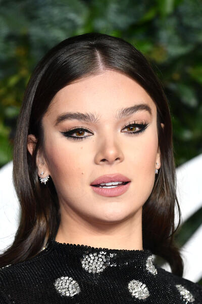 Hailee Steinfeld Pictures and Photos | Fandango